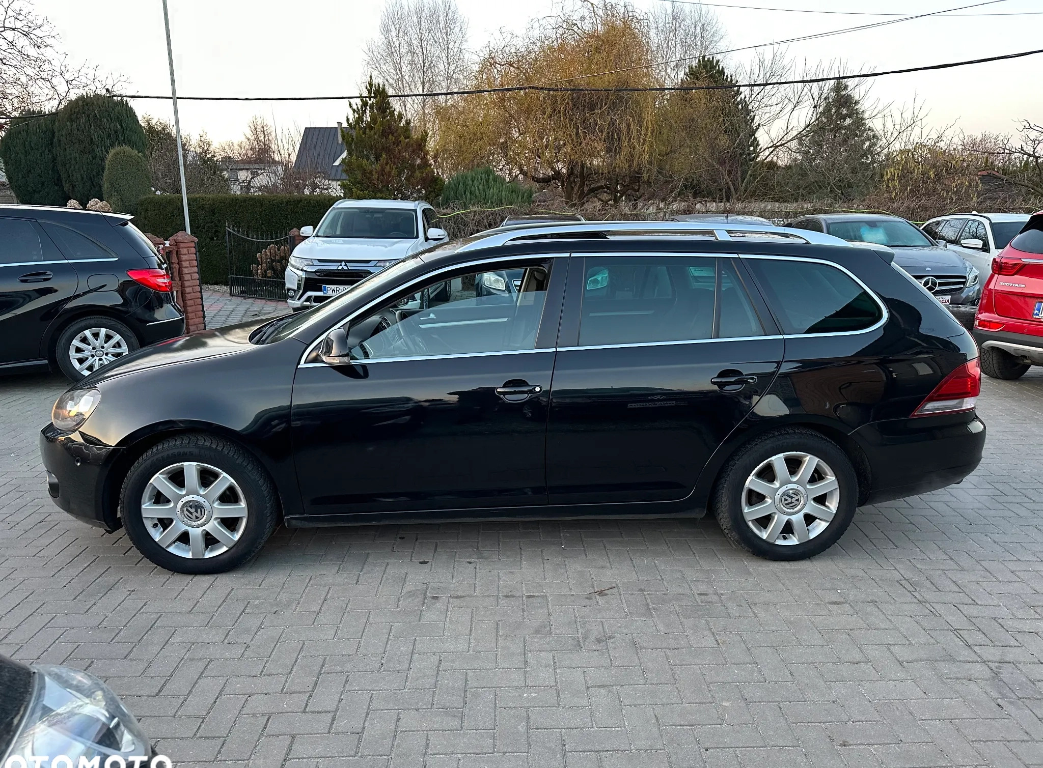 Volkswagen Golf cena 25900 przebieg: 185000, rok produkcji 2011 z Piaski małe 704